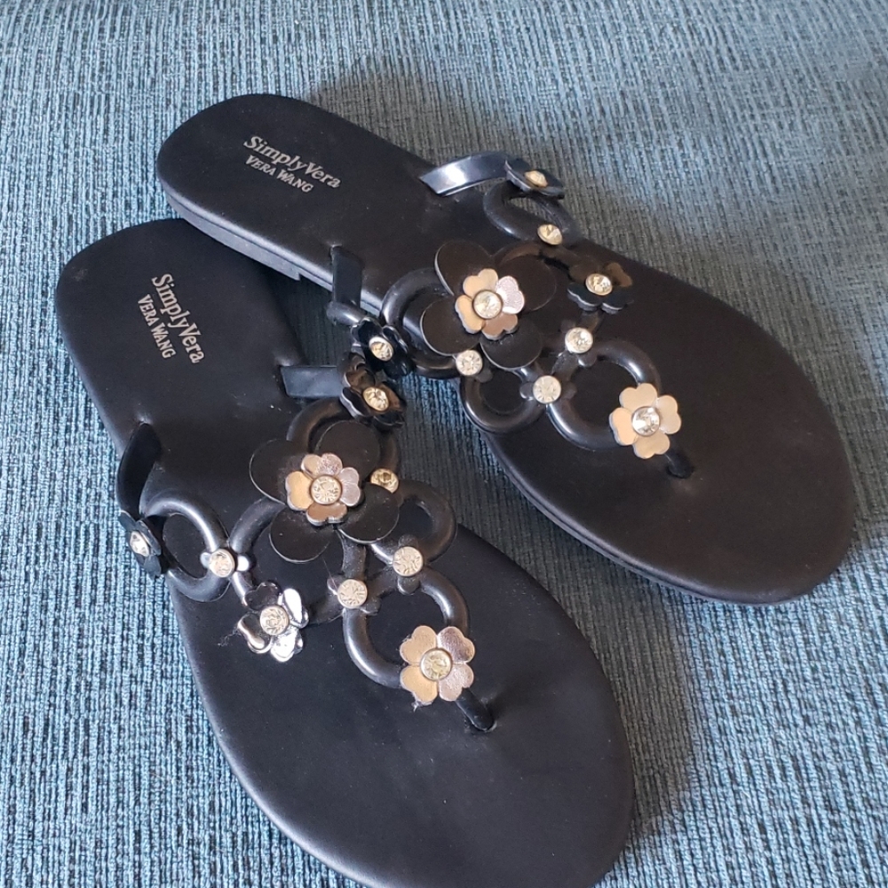 NWOT Simply Vera Sandals